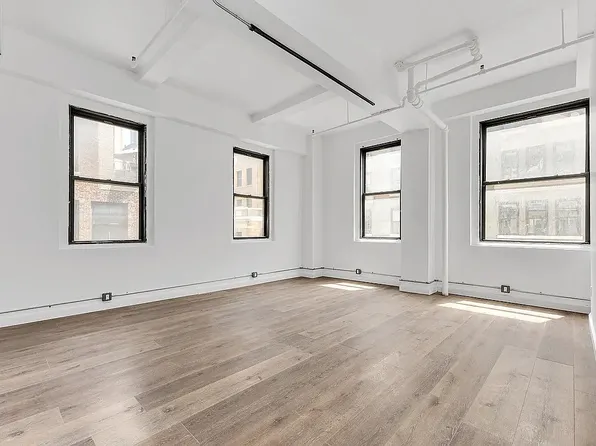 255 W 36th St #1210, New York, NY 10018