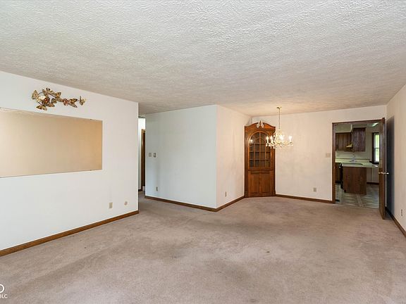 3rd image of 1818 Lawrence Ave