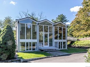 701 Old Academy Rd, Fairfield, CT 06824