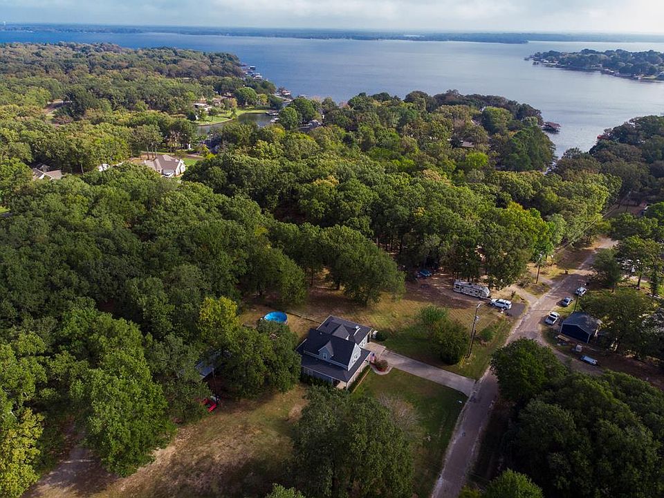 1st image of 121 Hideaway Cir