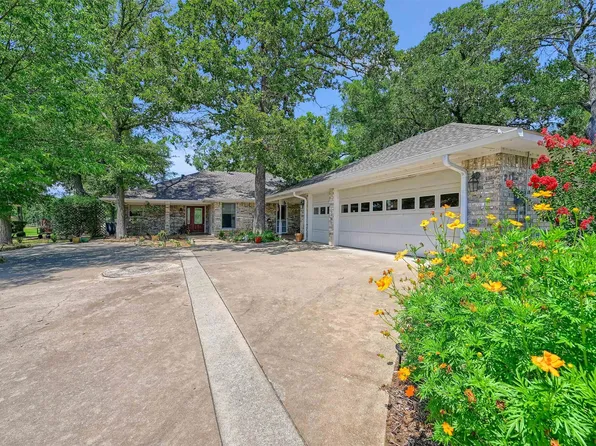 211 Modoc Trl, Lake Kiowa, TX 76240