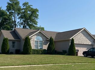 181 Clover Chase Cir, Woodstock, IL 60098