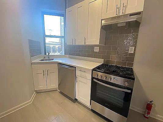 3rd image of 202 Thompson St #10