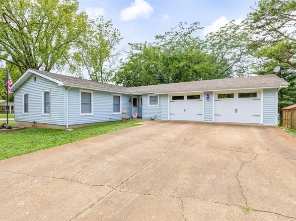 925 Haw St, Farmington, MO 63640