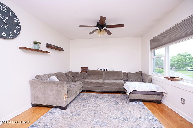 4th image of 122 Russell Road