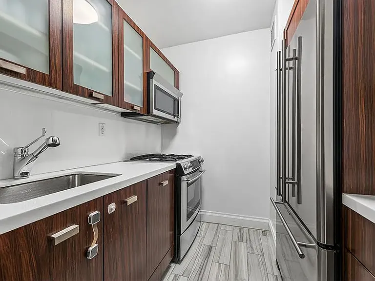 212 E 47th St #23G — Photo 4