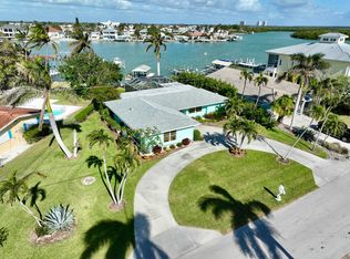 5 Pelican St E, Naples, FL 34113