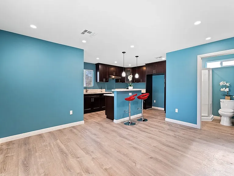 1326 W Ivesbrook St — Photo 6