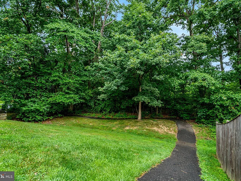 7975 Yancey Dr — Photo 35