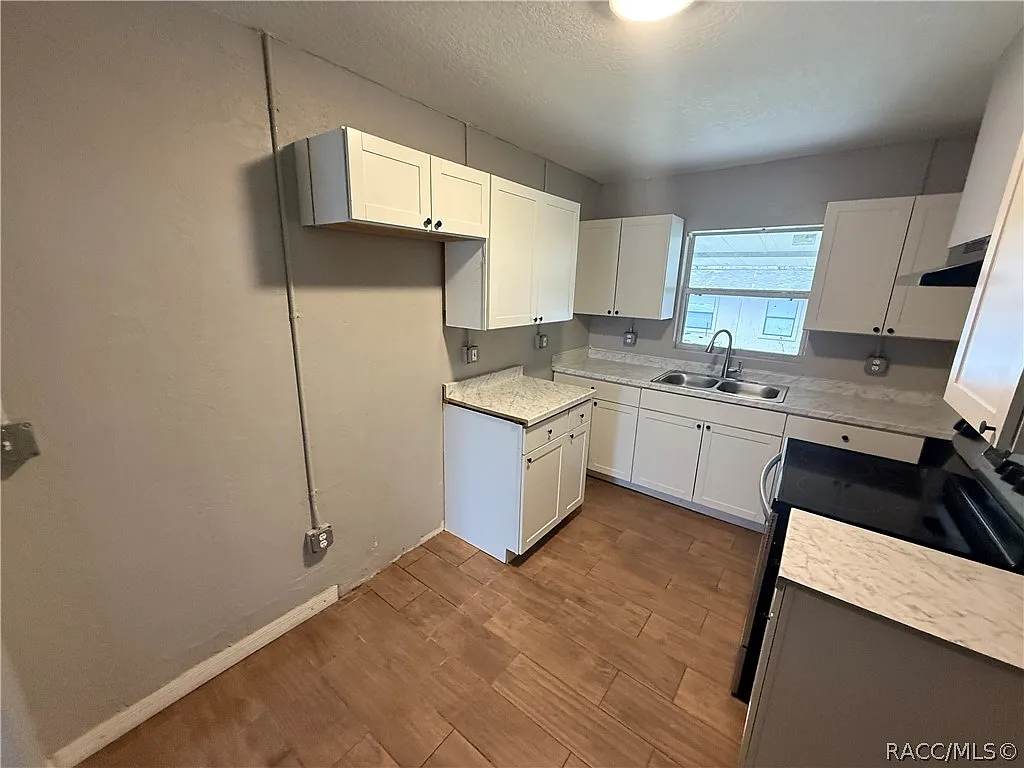 2 bed, 700 sqft, $1,200 — Photo 3