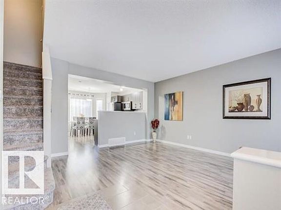 5th image of 3221 Cherry Cres SW