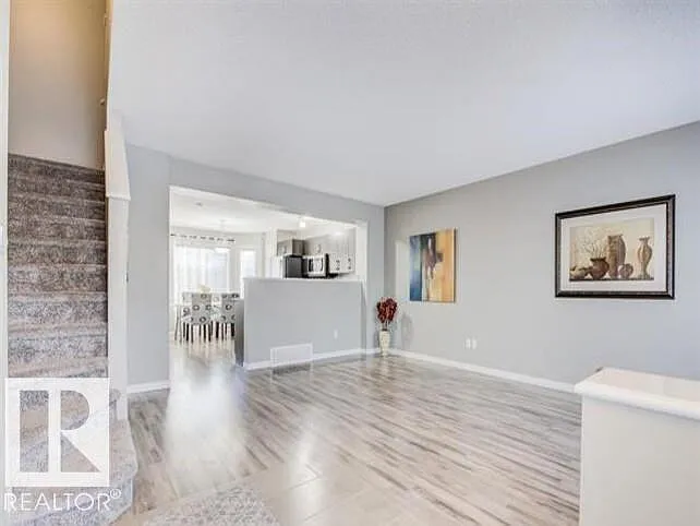 3221 Cherry Cres SW — Photo 5