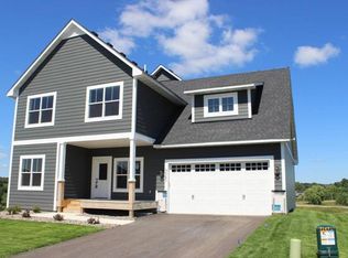 9060 Degler Cir, Chanhassen, MN 55317