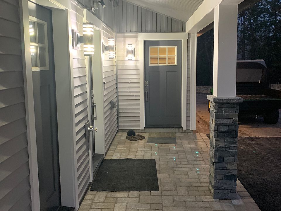 Covered exterior entry area