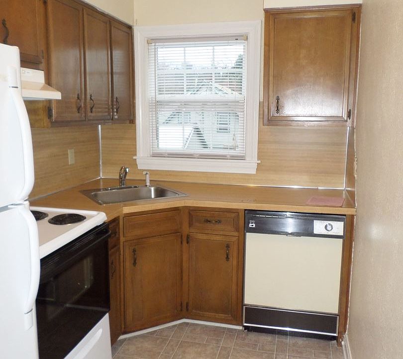 1st image of 215 Capital Ave APT D3