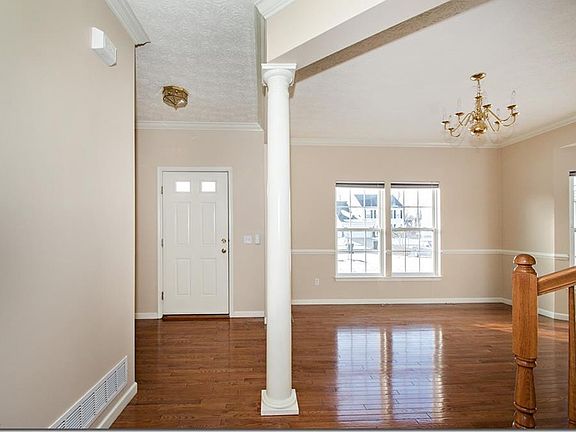 3rd image of 585 Brookline Ct