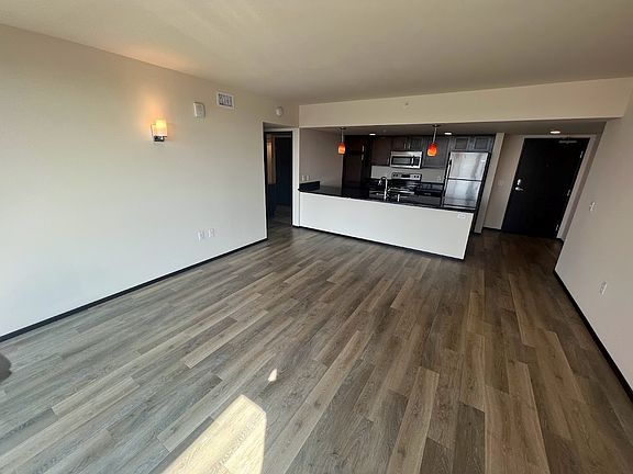 4th image of 822 E Washington Ave #700