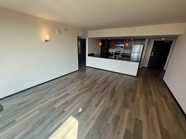 Galaxie High Rise Apartments — Photo 64