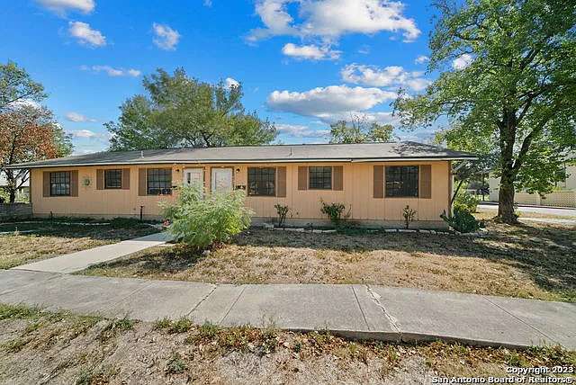 206 Bexar Dr — Photo 1