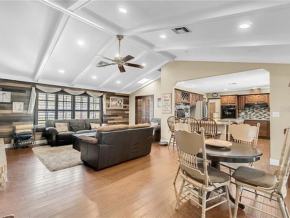 2nd image of 600 Meadow Ln