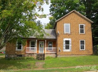 503 S Oak St, Buchanan, MI 49107