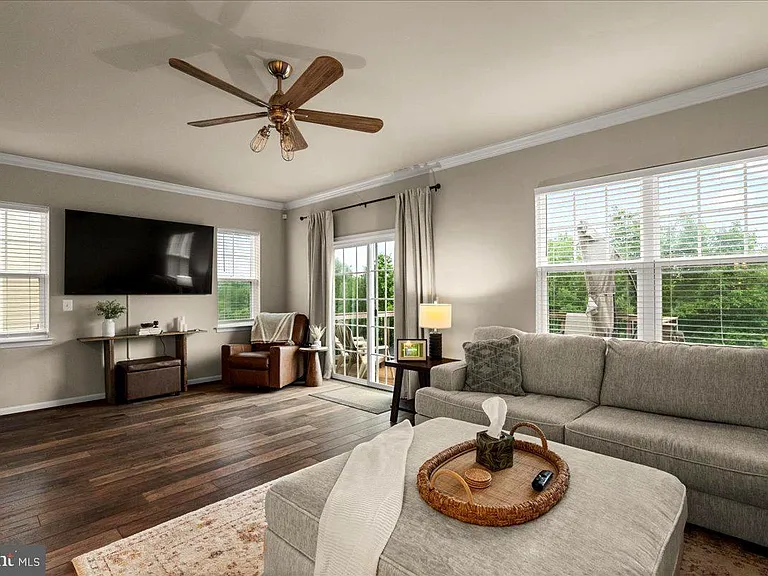 220 Patchwork Dr — Photo 3