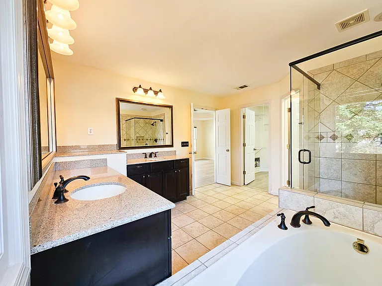 3373 Hunters Point Rd SE — Photo 16