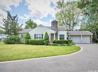 3 Motor Ln, Old Bethpage, NY 11804