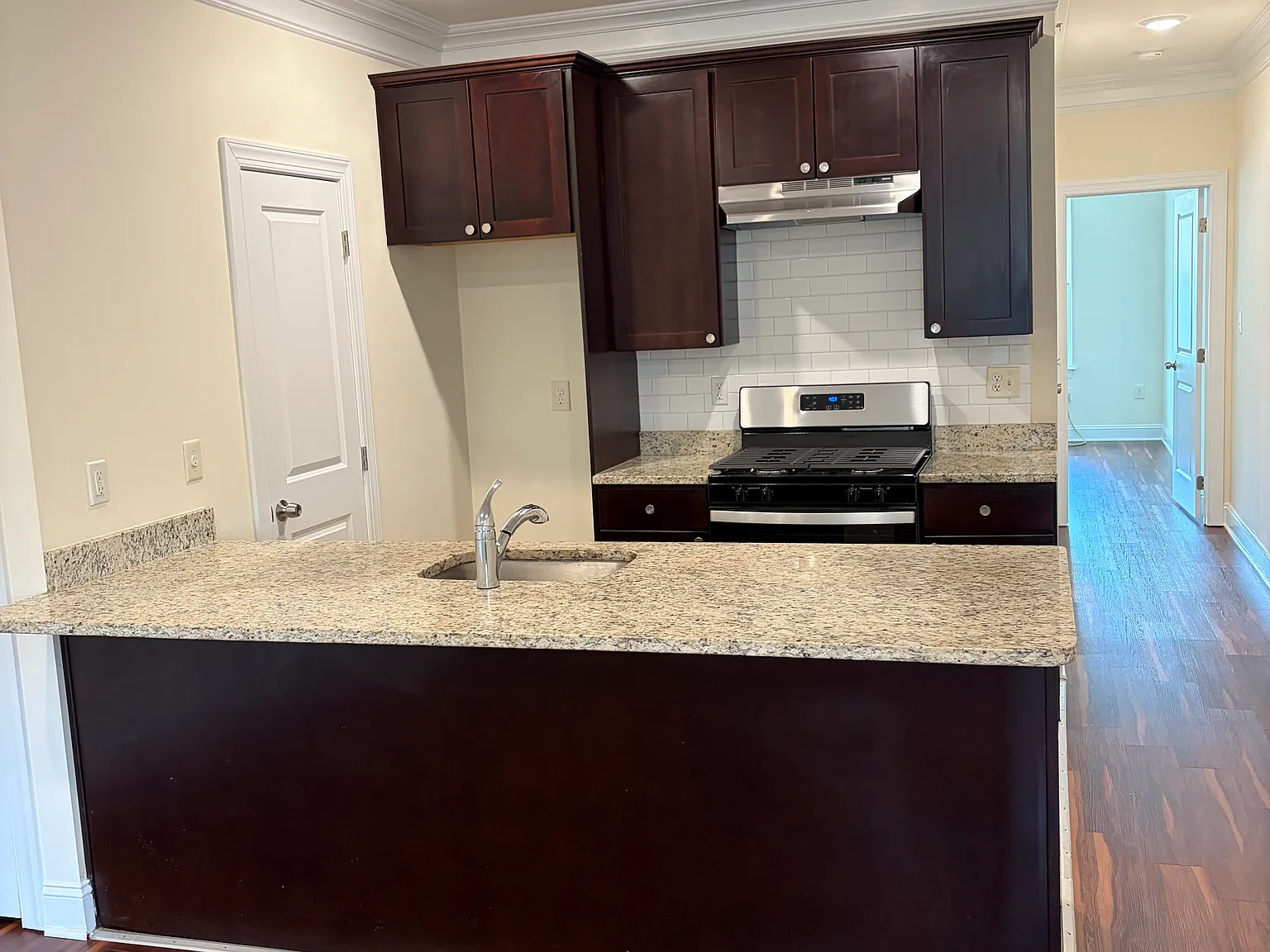 1 bed, 850 sqft, $1,850 — Photo 2
