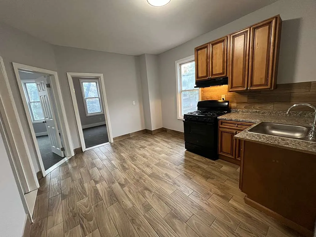 3 bed, $1,950 — Photo 1