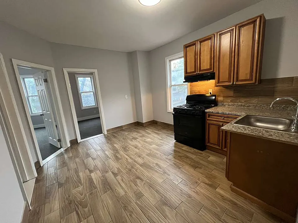 194 W Broadway #2F
