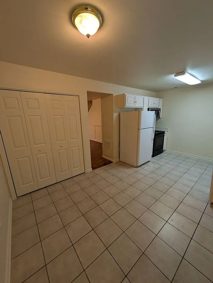 2 bed, 2.5 bath, 1025 sqft, $1,145 — Photo 4