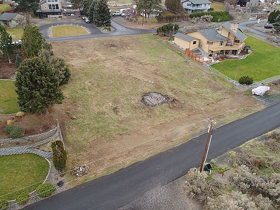 3rd image of 33987 Hill Top Dr