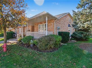 47 Main St N #14, Hamilton, ON L9H 2P7