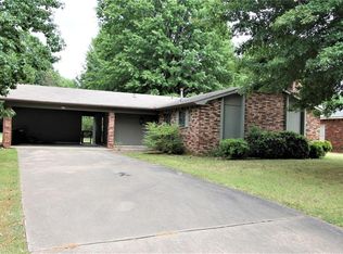 364 E Pharris Dr, Fayetteville, AR 72703