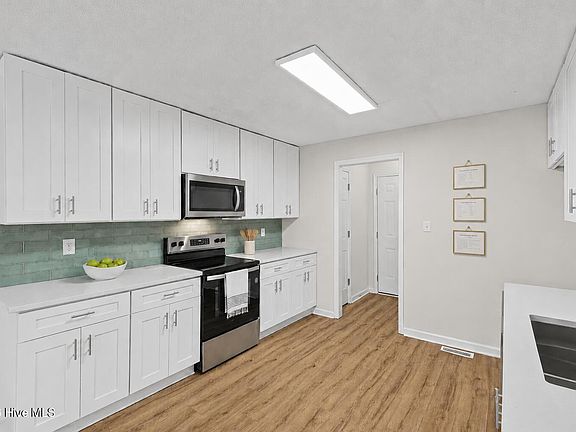 3rd image of 4328 Roswell Drive