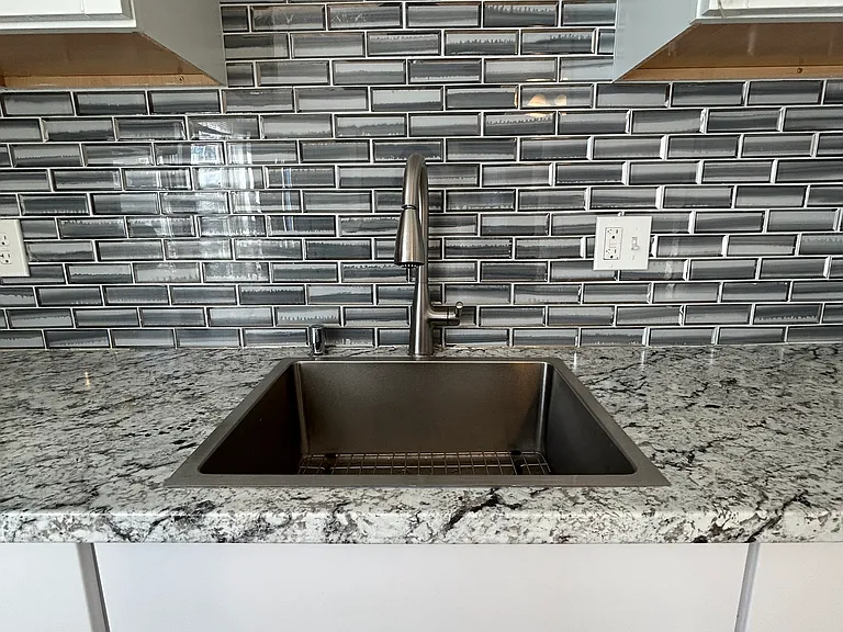 52 Monroe Ave #1 — Photo 4