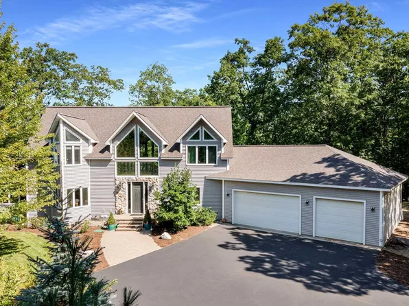 4125 Cranberry Ln, Williamsburg, MI 49690