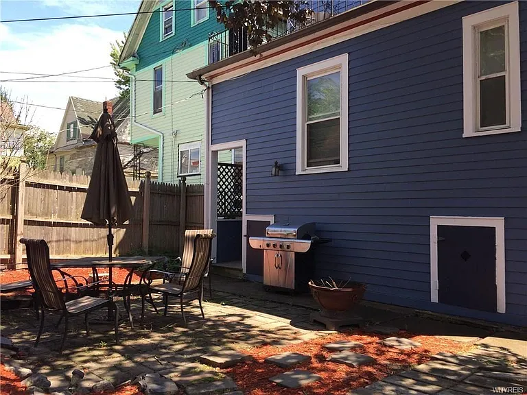 496 W Ferry St #1 — Photo 10