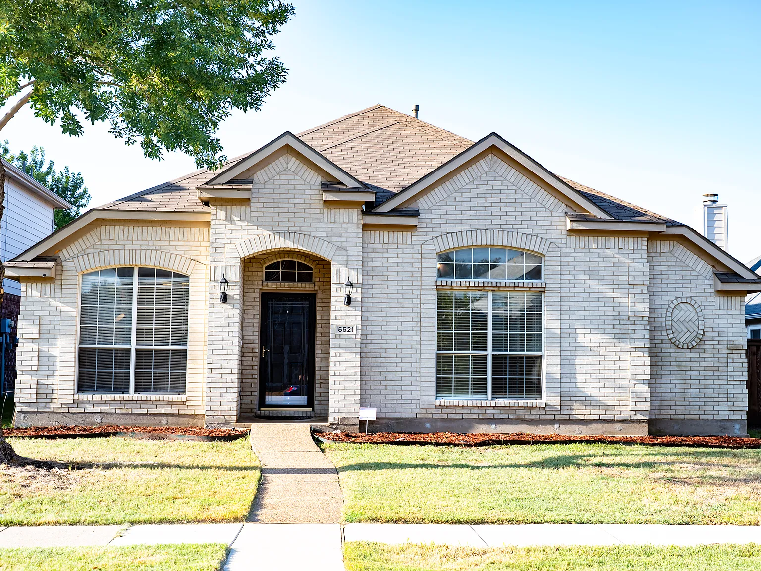 4 bed, 2094 sqft, $2,799 — Photo 1