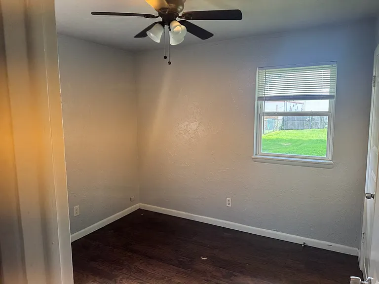 2908 SW 65th Pl — Photo 3