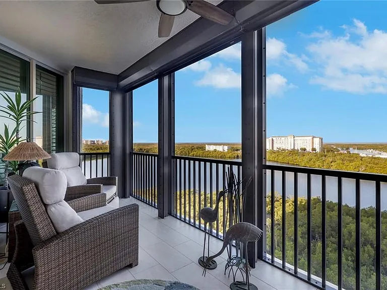 420 Cove Tower Dr #802 — Photo 2