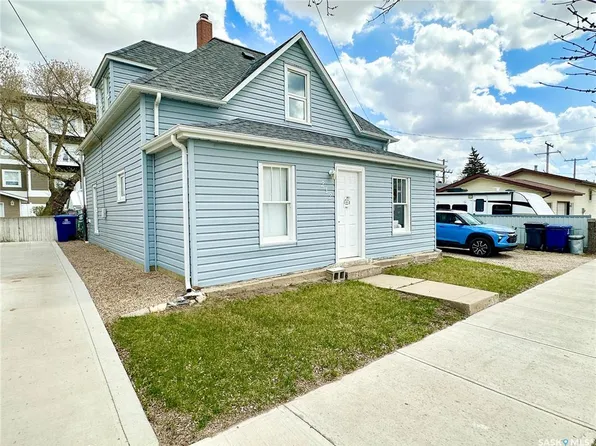 212 Foster STREET, Weyburn, SK S4H 0R1
