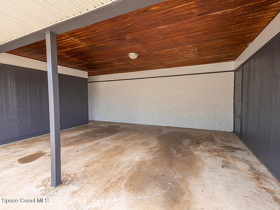 2nd image of 938 Brunswick Ln