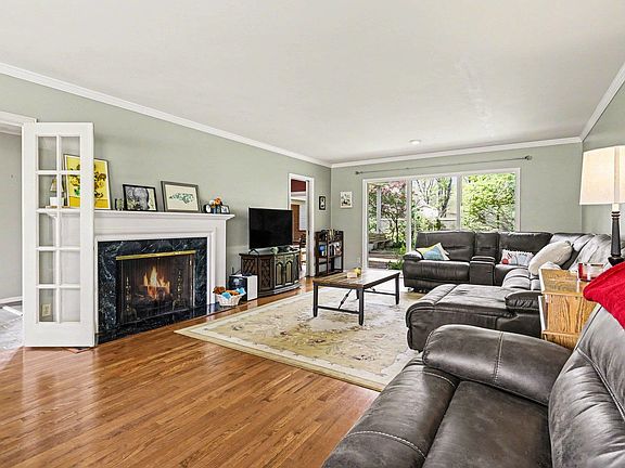 4th image of 1710 Rainbow Bend Blvd