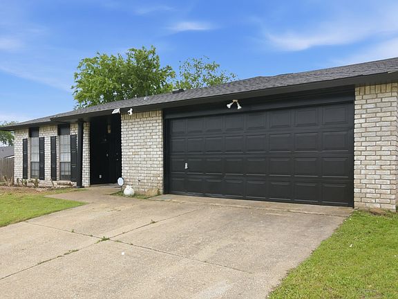 3rd image of 1709 Country Manor Rd