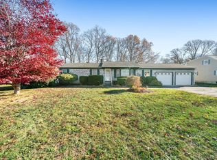 19 Greenfield Rd, Westport, MA 02790