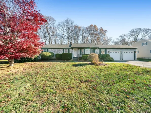 19 Greenfield Rd, Westport, MA 02790