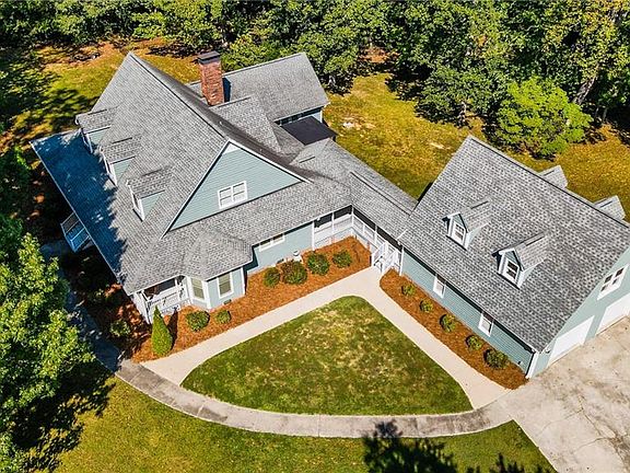 4th image of 8908 Cedar Spring Dr