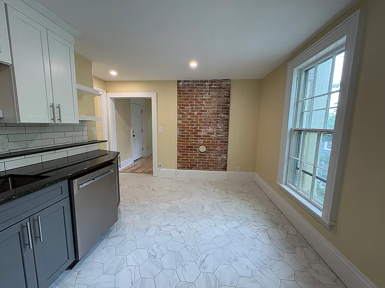 147 Pleasant Ave #3 — Photo 2